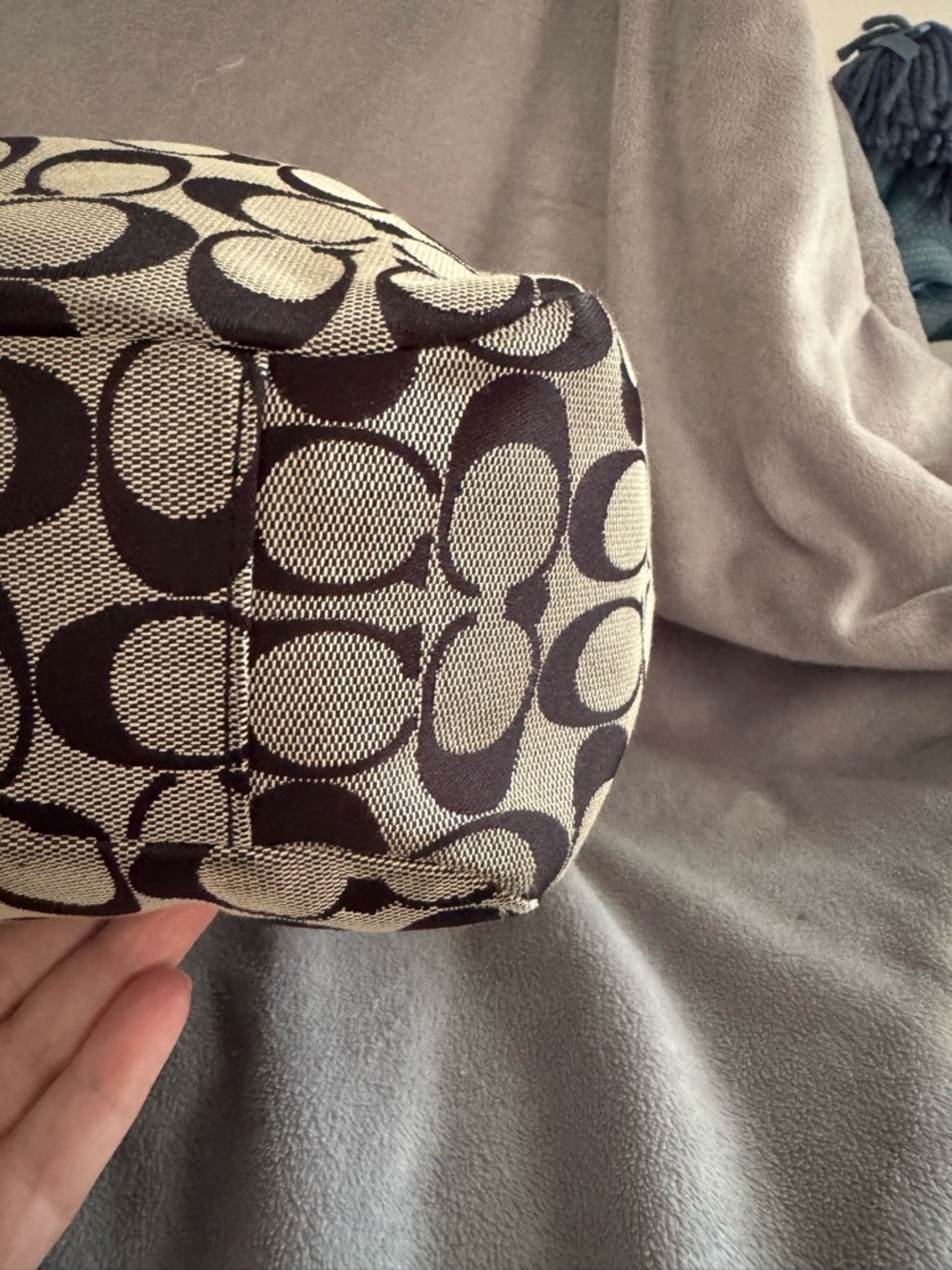 Coach 2011 Black Gallery Legacy Signature Canvas Zip Top Tote - Picture 2 of 12